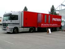 bertragungswagen der Fernsehanstalt Premiere, anlsslich des sterr. Bundeslnderspieles 
SV Josko Fenster Ried - Red Bull Salzburg vor dem Fill-Metallbaustadion; 27.10.2007