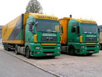 2 MAN einer groen sterr. Spedition sind am Messegelnde RIED i.I. abgestellt;071027