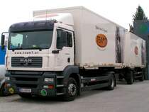 MAN eines bekannten Tischlereibetriebes ist mit Wechselaufbauten schon fr die Abfahrt bereitgestellt; 071027