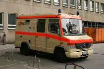 Malteser Essen
E MH 2183
RTW
Mercedes 614D
Aufgenommen am HBF Essen,4.5.2008.