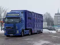 VOLVO-FH480 wartet auf die Beladung von hochwertigen Fleckvieh in Ried i.I.;100205