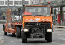 Unimog 1200 mit Tieflader-Anhnger der Stadt Bonn - 17.02.2010