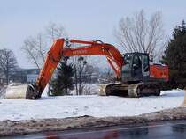 HITACHI,ZAXIS210 wei wohl noch nicht so recht wo hier zum Baggern ist;100217