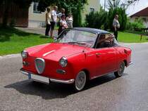 Kleiner Wagen(Goggomobil)auf groer Fahrt, Neukirchen/Vckla;090705