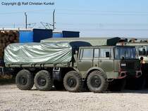 Tatra 813 8x8 - Zugmaschine fr bis zu 100 t, extrem gelndegngig, NVA - fotografiert zum 6. Tatra-Treffen Seehausen am 19.09.2009 - Copyright @ Ralf Christian Kunkel 
