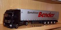 Mercdes Benz Actros V8 1861 Black Edition mit einem 4 achs Schwerlasttrailer Spedition BENDER Steckvariante aus HERPA Teilen 1:87
