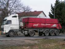 VOLVO 420  ist mit Fliegl Stone-Master Auflieger schon zum nchsten Einsatz unterwegs;100223