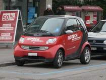 Rot-Schwarzer Werbe Smart in Meilen am 16.01.2010