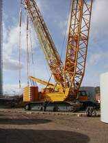 Der Terex CC 2400 und ich an den Raupen in der nhe von Kilianstdten. Das Foto schoss mein Vater. Am 27.02.10