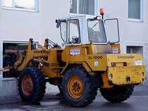 Zettelmeyer ZL1000 will eine alte Drehbank aus einer ehemaligen Werkstatt herausheben ;100227