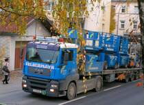 MAN mit Ladegut  3 Arbeitsbhnen und 1Hubstapler ; Ried i.I. 071102