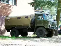GAZ 66 Pritschenwagen - Material- und Mannschaftstransport, Allrad, Sowjetarmee, CA, lief auch bei der NVA - fotografiert am 23.05.2009 beim Milit�rfahrzeug-Treffen, St. Barbara Halle, Altes Lager/J�terbog im Land Brandenburg - Copyright @ Ralf Christian Kunkel
