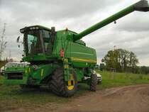 Mhdrescher John Deere 9780 CTS am Eingang zum Gelnde des John Deere Hndlers in Schellenberg