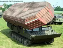 GSP 55 Halbf�hre - sowjetisches Ponton-Tr�gerfahrzeug, mit baugleichem zweiten Fahrzeug/Ponton f�r das �bersetzen von nicht schwimmf�higen Fahrzeugen/Panzern zust�ndig, GSP 55 ist schwimmf�hig und basiert auf dem PT-76, Pioniertechnik, NVA - Fahrzeug befindet sich im Bestand des Vereins f�r Milit�rhistorische Rad- und Kettenfahrzeuge Torgau - fotografiert zum  Tag der Begegnung  am 31.05.2008 