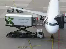 03.03.10,Catering Fahrzeug,D�sseldorf Flughafen.