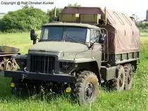 Ural 375 D KO - Planenkoffer, Werkstattfahrzeug, Aufbau aus dem VEB Karossereiwerk Aschersleben, Allrad, Otto-Motor, NVA - fotografiert zum  Tag der Begegnung  am 31.05.2008 beim Verein f�r Milit�rhistorische Rad- und Kettenfahrzeuge Torgau
