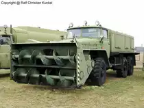Ural 375 D D-902 Schneefr�se - z.B. f�r Ber�umung von Flugfeldern und anderen gro�en Fl�chen oder Stra�en, Allrad, Otto-Motor, NVA - Fahrzeug im Bestand des Flugplatzmuseums Cottbus - fotografiert am 05.03.2006 - Copyright @ Ralf Christian Kunkel