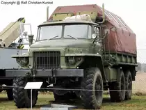 Ural 375 D KO - Planenkoffer, Werkstattfahrzeug, Aufbau aus dem VEB Karossereiwerk Aschersleben, Allrad, Otto-Motor, NVA - Fahrzeug im Bestand des Flugplatzmuseums Cottbus - fotografiert am 05.03.2006 - Copyright @ Ralf Christian Kunkel 

