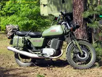 MZ ETZ 250 A - Armeekrad, Meldekrad, NVA - fotografiert zum Milit�rfahrzeug-Treffen bei der St. Barbara Halle, Altes Lager/ J�terbog im Land Brandeburg am 20.05.2007 - Copyright @ Ralf Christian Kunkel