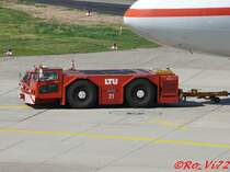 LTU Schlepper. Dsseldorf Flughafen. 06.04.2007.