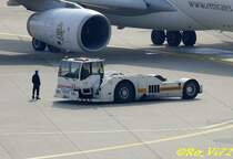 Lufthansa Schlepper. Dsseldorf Flughafen. 06.04.2007.