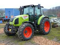 Claas Arion  420 steht in der Landmaschinenausstellung der Gebrder Herrlich in Hofbieber-Langenbieber anl. des 50-jhrigen Firmenjubilums am 20.03.2010