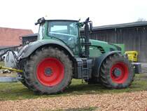 Fendt 924 steht in der Landmaschinenausstellung der Gebrder Herrlich in Hofbieber-Langenbieber anl. des 50-jhrigen Firmenjubilums am 20.03.2010
