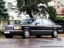 Mercedes-Benz 560 SEL (W 126 E 56) - Bauzeit 1985 bis 1991, Motor Daimler-Benz M 117 E 56, 5,6-Liter-V8, 200 kW (272 PS) bei 5000 U/min (ohne Kat), Heckantrieb, 245 km/h, 0-100 km/h in 7,5 Sekunden, 18 Liter Super/ 100 km - fotografiert am 29.09.2007 in Storkow - Copyright @ Ralf Christian Kunkel