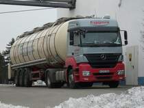 Mercedes-Tanklaster am 17.Mrz 2010 bei der Molkerei in Bergen/Rgen.
