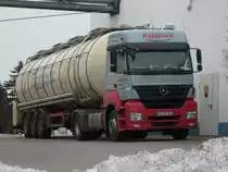 Mercedes-Tanklaster am 17.M�rz 2010 bei der Molkerei in Bergen/R�gen.