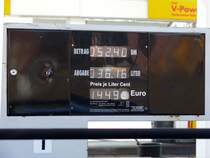 Leider, leider hatte ich keine DM-Whrung einstecken, sonst htte ich (vielleicht) heute ca. zum halben Preis tanken knnen. Tanksulenanzeige in DM; Lauenburg (Schleswig-Holstein); 22.03.2010 (mehr als acht Jahre nach der Whrungsumstellung)
