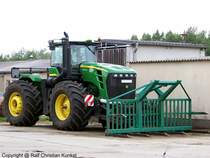 John Deere 9330 - Knicklenker, Traktor - fotografiert am 03.08.2009 im Land Brandenburg - Copyright @ Ralf Christian Kunkel