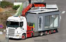 Scania 500 Tieflader Hngerzug mit Fertigbauteilen (Brocontainer und Garage), Spedition  Apelrath  in Bonn 18.03.2010