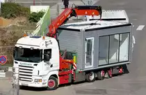 Scania 500 Tieflader H�ngerzug mit Fertigbauteilen (B�rocontainer und Garage), Spedition  Apelrath  in Bonn 18.03.2010