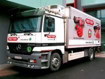 Mercedes_ACTROS-1831 einer groen Fleischwarenfirma ist fr die Versorgung einiger Adventmarktstnde abgestellt; 071125