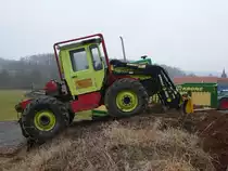 MB Trac mit Stoll-Frontlader steht in der Landmaschinenausstellung der Gebr�der Herrlich in Hofbieber-Langenbieber anl. des 50-j�hrigen Firmenjubil�ums am 20.03.2010