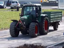 FENDT_VARIO716 ist mit seinem Einachsh�nger hurtig unterwegs;100323