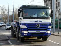 Mercedes Actros unterwegs in der Stadt Basel am 19.03.2010