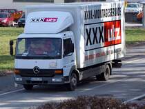 ATEGO818, XXXLUTZ Montageservice mit Deutschem Kennzeichen tourt durch den Bezirk Ried i.I.;100323