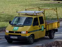 T4 eines Bauunternehmens befindet sich am Weg zur Baustelle;100323