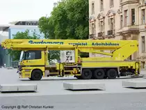 Mercedes-Benz Actros 2640 mit Gardemann GL700 DHK-R Arbeitsb�hne - Powerlift, Hubsteiger, bis 70 Meter Arbeitsh�he, max. seitliche Reichweite 33 Meter, max. Tragf�higkeit des Korbs 360 kg, L�nge x Breite x H�he: 13.900 x 2.600 x 4.000 mm, Fahrzeuggewicht 33.600 kg - fotografiert direkt hinter dem Reichstagsgeb�ude in Berlin am 02.08.2009 - Copyright @ Ralf Christian Kunkel