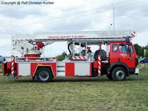 Mercedes-Benz 1424 mit Bronto Skylift F 32 MDT 2000 Teleskopmast der Feuerwehr Lbben, Baujahr 1998, Ziegler - fotografiert zum 2. Oldtimer-Treffen in Lbben OT Neuendorf/ Landkreis Dahme-Spreewald - Copyright @ Ralf Christian Kunkel