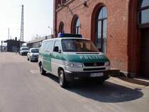 VW Bus der Bundespolizei , 25.03.10 Bahnhof Guben