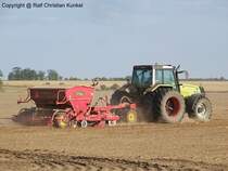 Valtra 8550 mit Vderstad Rapid 300 Super XL - Traktor, Schlepper, Anhnger fr die Bodenbearbeitung, Agrar - fotografiert am 14.08.2009 in Petkus/ Land Brandenburg - Copyright @ Ralf Christian Kunkel