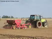 Valtra 8550 mit V�derstad Rapid 300 Super XL - Traktor, Schlepper, Anh�nger f�r die Bodenbearbeitung, Agrar - fotografiert am 14.08.2009 in Petkus/ Land Brandenburg - Copyright @ Ralf Christian Kunkel