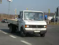 Mercedes-KleinLKW �berquerte am 25.M�rz 2010 eine Kreuzung in Bergen/R�gen.