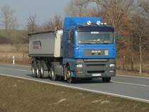 MAN-Kipper auf der B96 am 25.Mrz 2010 bei Bergen/Rgen.