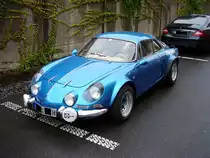 Alpine Renault A 110 auf dem Besucherparkplatz des D�sseldorfer Meilenwerkes am 12.07.2009.