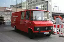 Feuerwehr Essen
12/7
E 8528
Mercedes 407D
Werkstattwagen
Aufgenommen am HBF Essen, 24.3.2010.