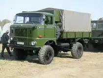 Pritschenwagen W 50 aus der Landeshauptstadt Schwerin beim 6. gro�e TATRA-Treffen Seehausen/Altmark 20.09.2009